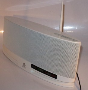 Boston Acoustics MC-200Air wireless speaker whcih can be controlled by a DLNA control app