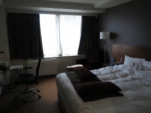 Rydges Melbourne Delux Queen hotel room