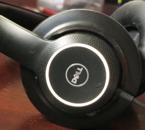 Dell AE2 Performance USB Headset - glowing ring on earcups