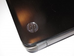 HP Pavillion dv7-6013TX laptop computer - reflective HP logo on lid