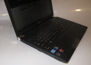 Toshiba Tecra R850 business laptop left hand side detail