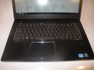 Dell Vostro 3550 business laptop keyboard detail