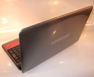 Toshiba Satellite L750 laptop computer lid view