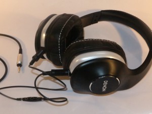 Denon MusicManiac AH-D600 stereo headphones with mobile headset cord