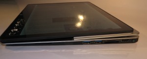 Sony VAIO Fit 13a convertible Ultrabook Right-hand side view - 2 USB 3.0 ports, SDXC card slot and HDMI output port