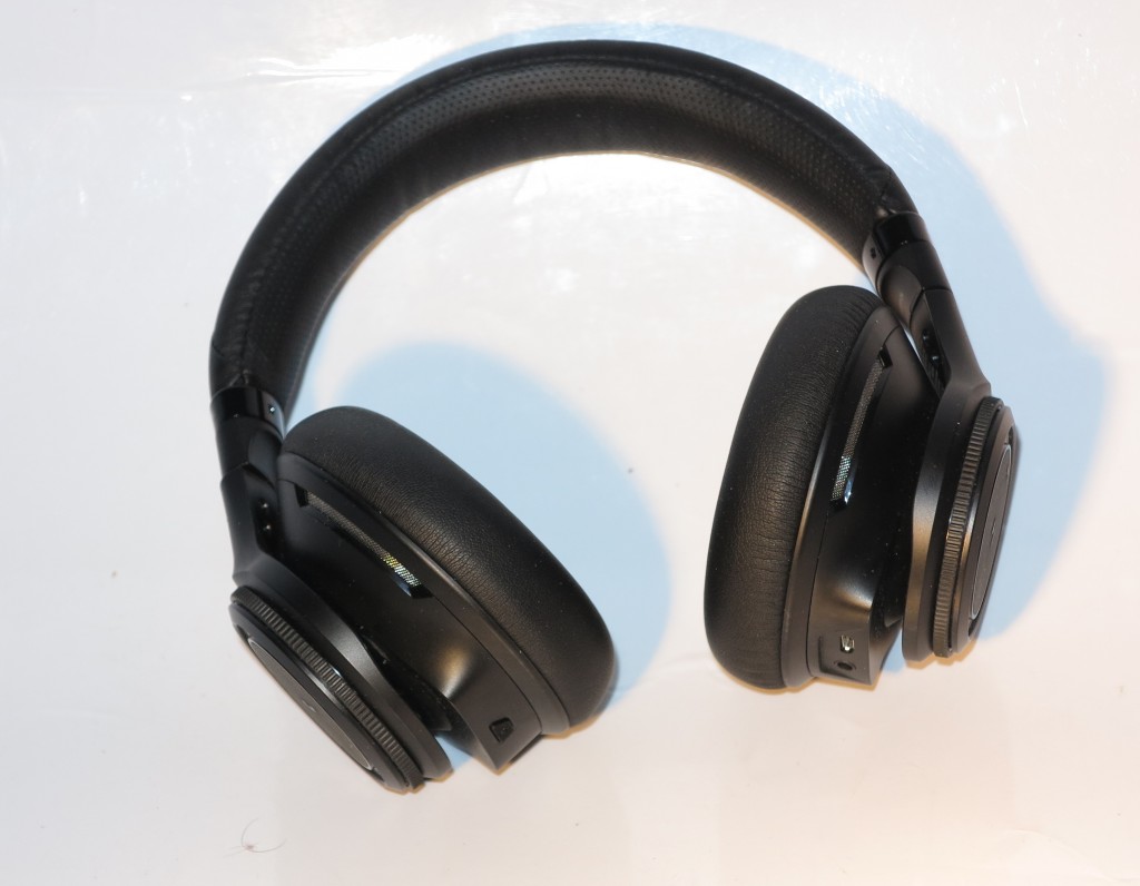 Plantronics BackBeat Pro Bluetooth noise-cancelling headphones