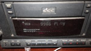 VU meters on Philips DCC-900 in play mode