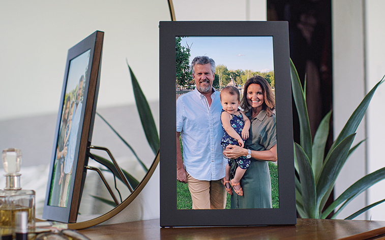 NETGEAR brings back the electronic photo frame as a content source